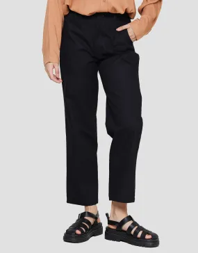 Details Straight Fit Leg Celana Panjang Wanita