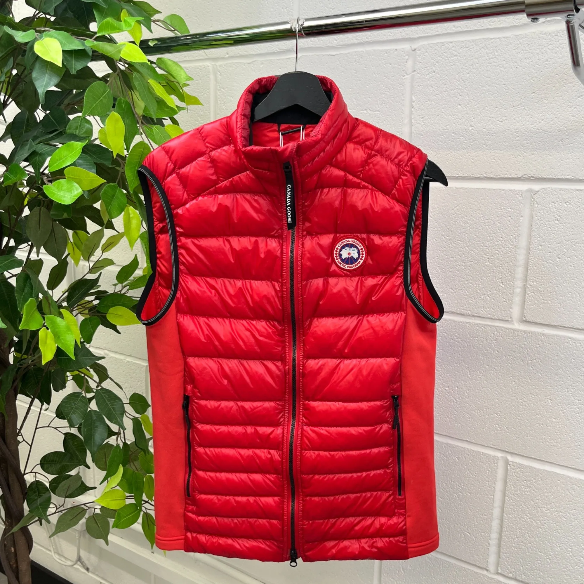 Men's Hybridge Lite Gilet Red Size XS