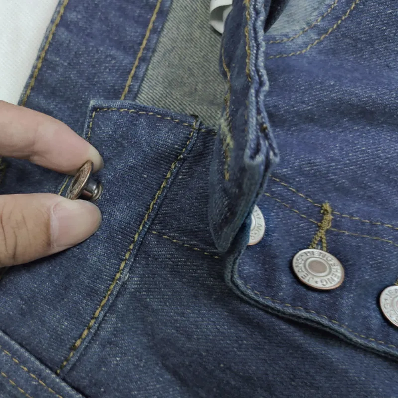 Single-breasted jeans with a straight leg