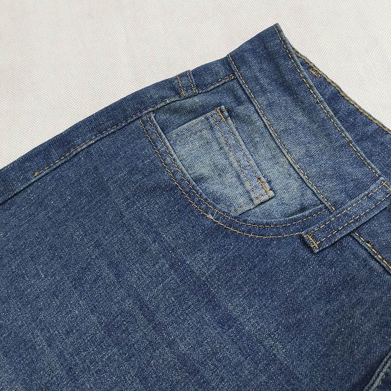 Single-breasted jeans with a straight leg