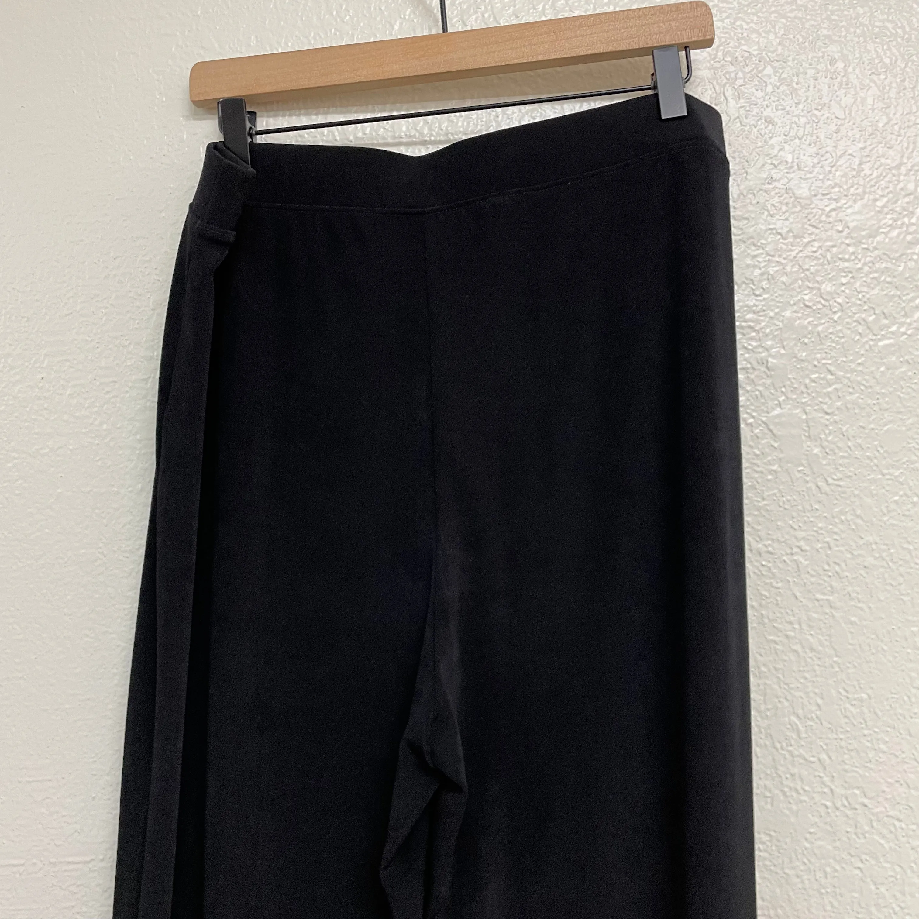 Stretch Pull On Capri Pants