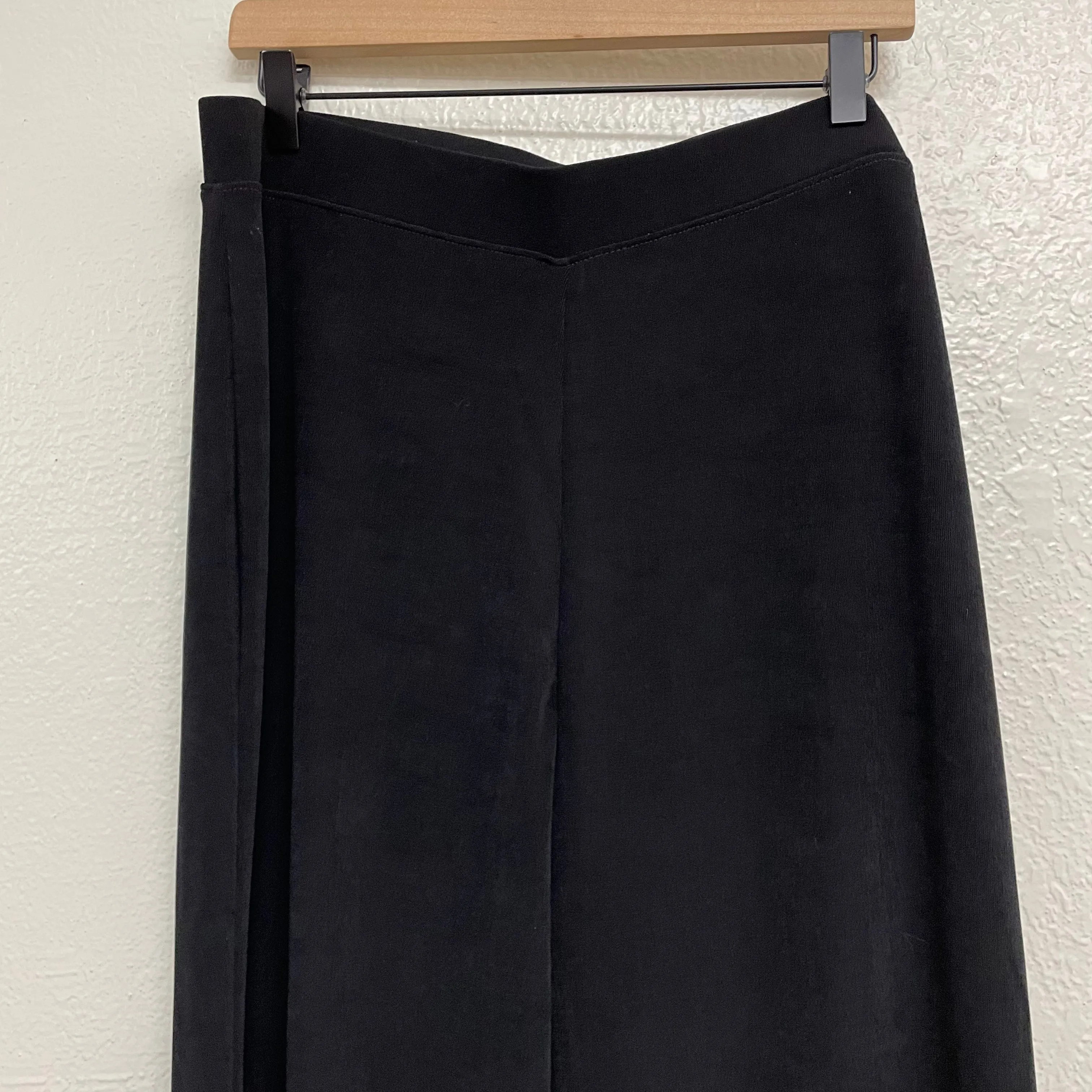 Stretch Pull On Capri Pants