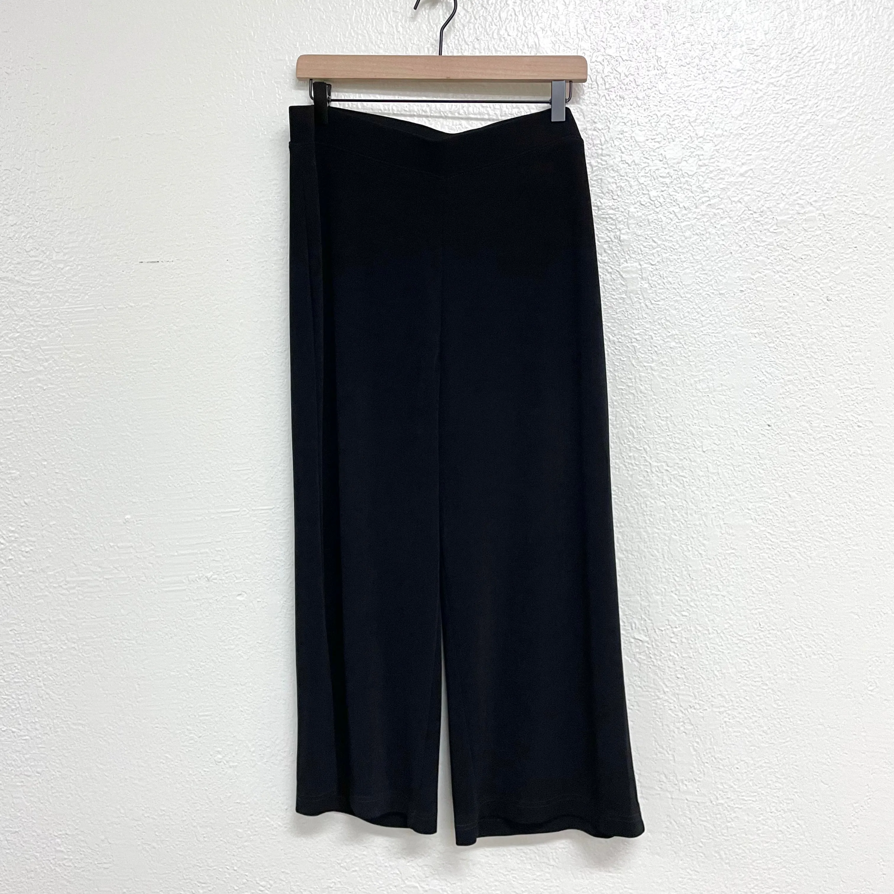 Stretch Pull On Capri Pants